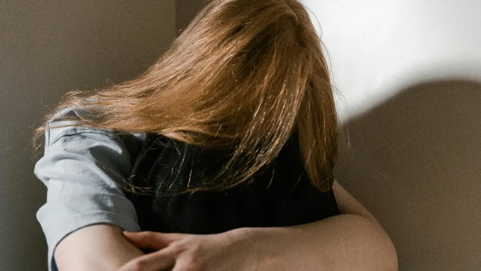 Stresat după muncă? S-ar putea să suferi de „anxietate la apus”