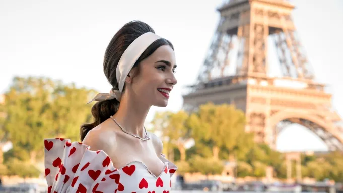 Au început filmările pentru ultimul sezon al serialului „Emily in Paris”