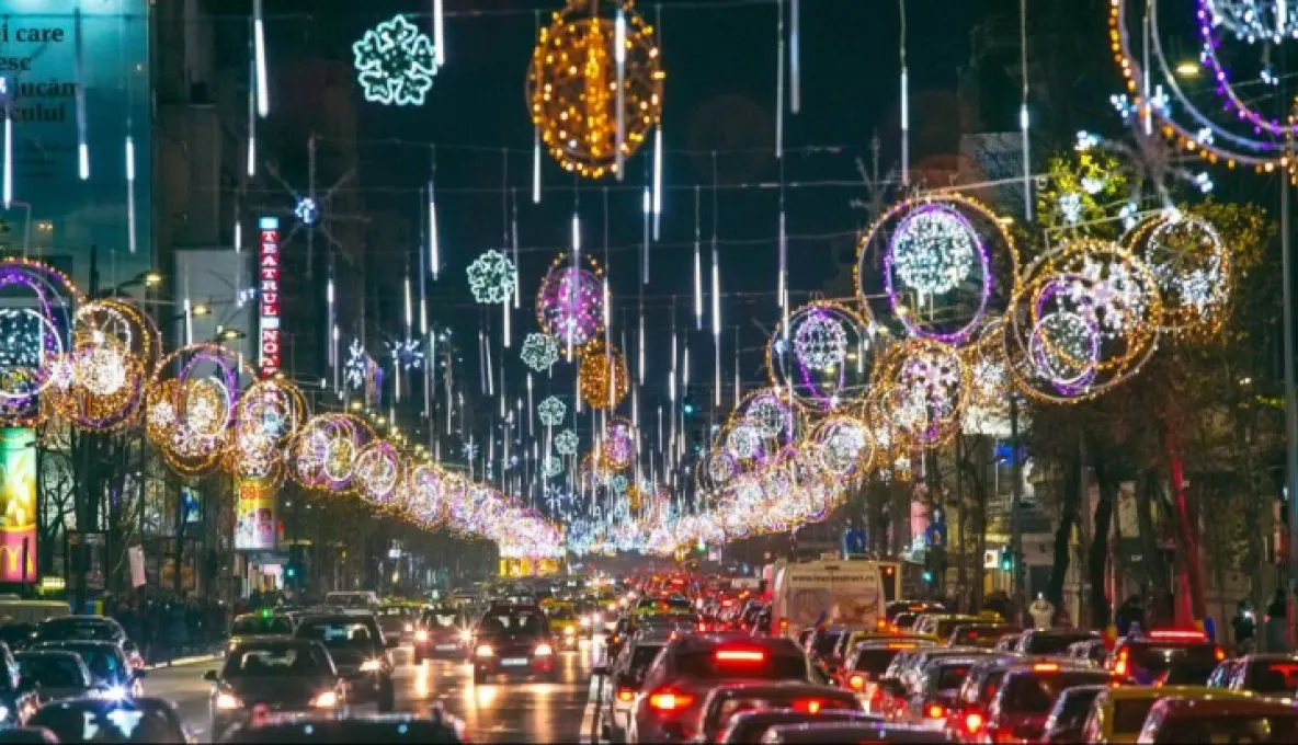 Când se aprind luminiţele în Bucureşti în 2022