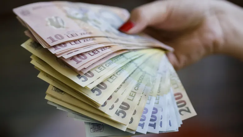 Bani în plus pentru mai multe categorii de români, de la 1 martie 2023!