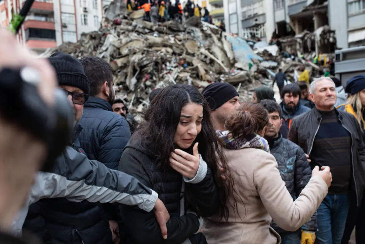ATENȚIE, a apărut un nou tip de fraudă pe spatele dezastrului din Turcia și Siria