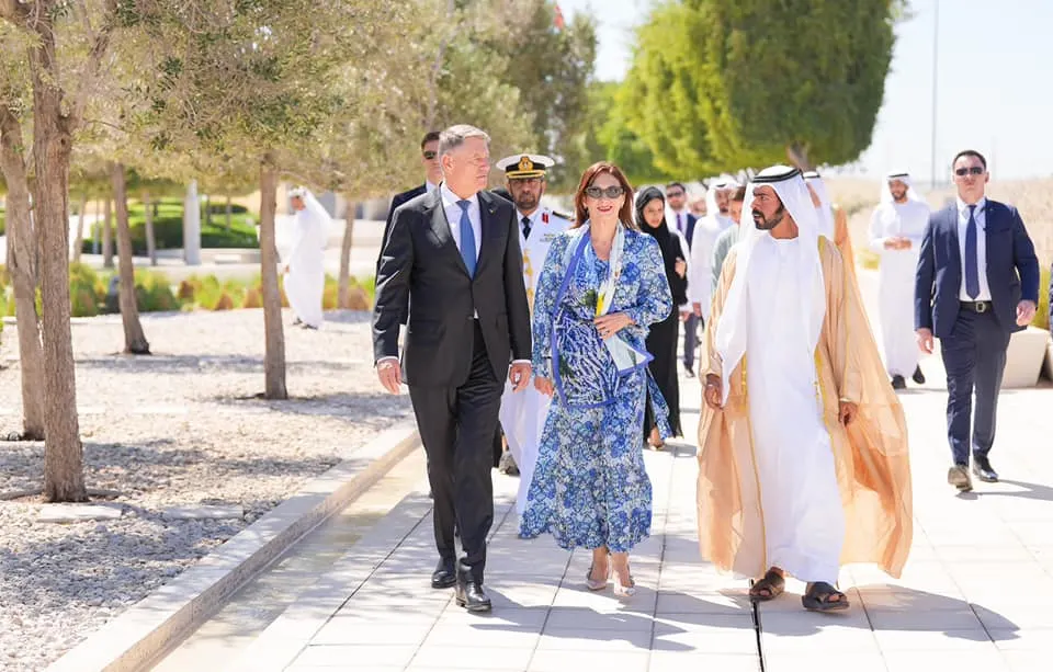 Carmen Iohannis, aspru criticată pentru vestimentația purtată în Emiratele Arabe