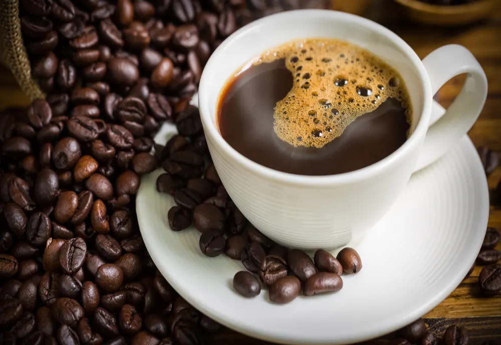 LA CE ORĂ ESTE INDICAT SĂ ÎȚI BEI CAFEAUA