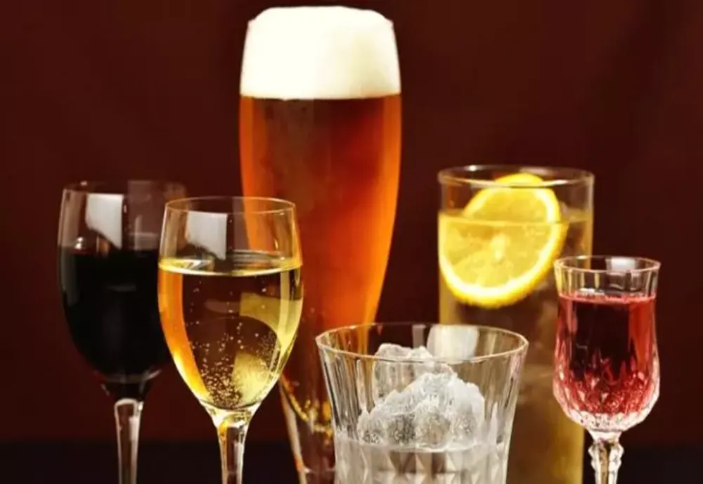 De ce simțim nevoia să mâncăm acru după ce am băut prea mult alcool