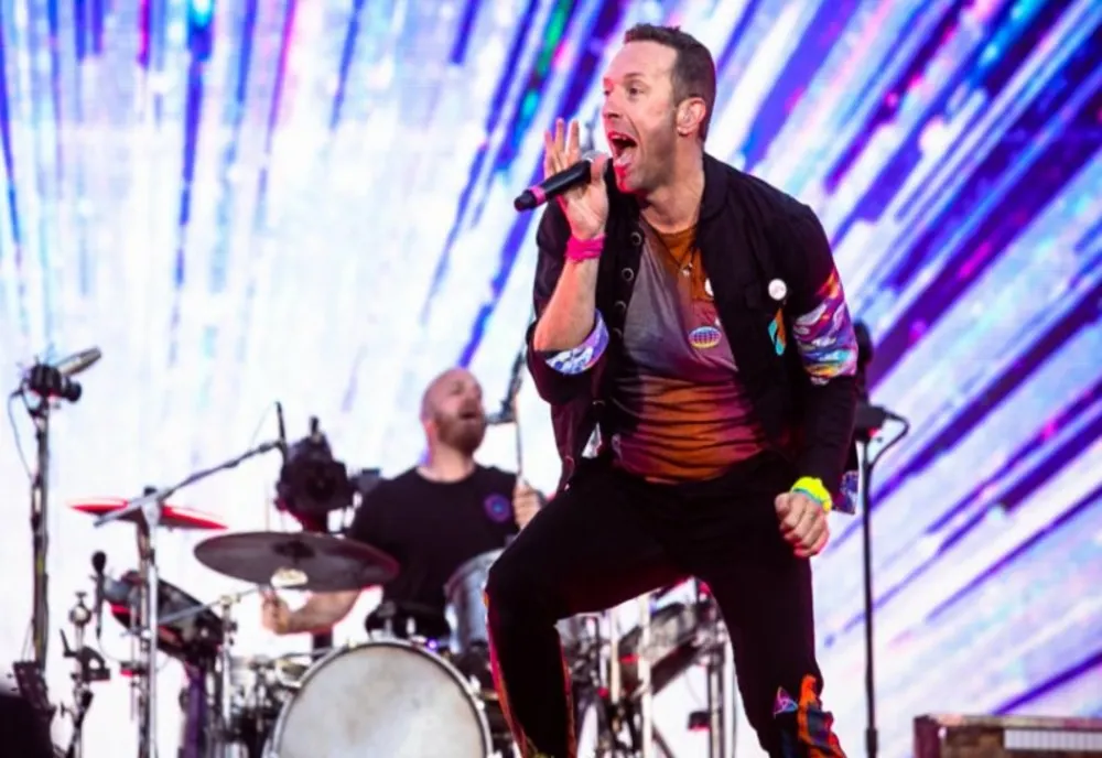 UN NOU MOMENT VIRAL LA CONCERTUL COLDPLAY! CE CUPLU CELEBRU A SURPRINS KISS CAM-UL
