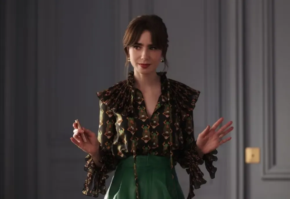 Noul sezon al serialului „Emily in Paris” va fi filmat în Franţa, după ce Macron s-a plâns că la Roma „nu are niciun sens”