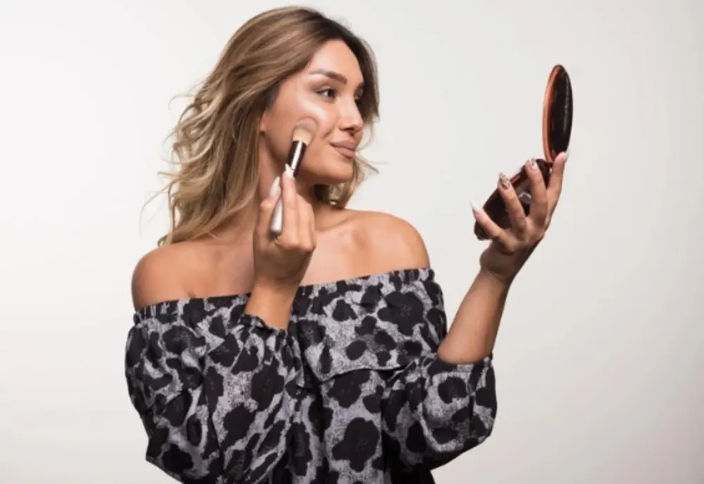 10 IDEI DE MACHIAJ PENTRU UN LOOK RADIANT CHIAR ȘI PE VREME CĂLDUROASĂ