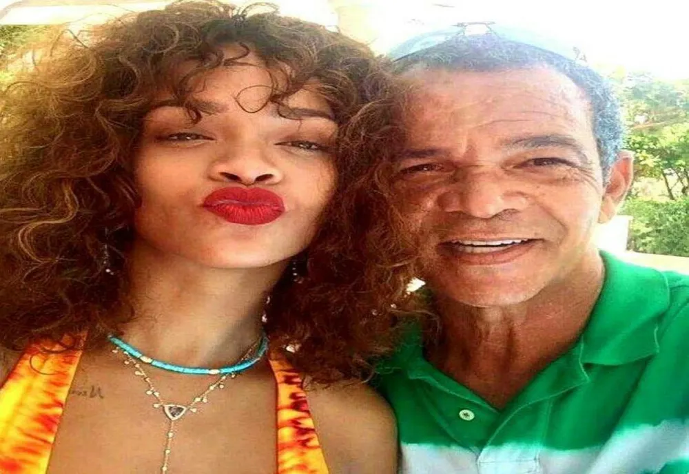 DOLIU ÎN FAMILIA RIHANNEI! RONALD FENTY, TATĂL ARTISTEI, A MURIT
