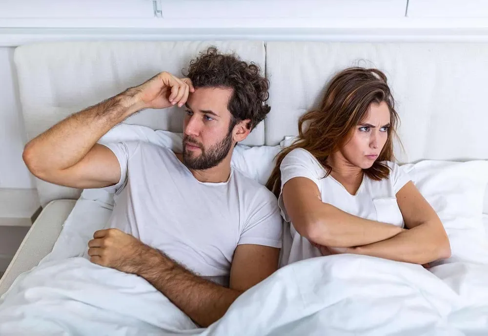 Ce este „phubbing-ul” și cum afectează relația de cuplu