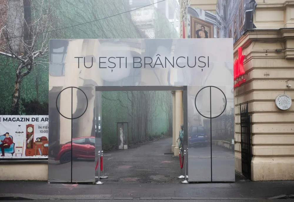 Anul Brâncuși | Cum ajunge Poarta Sărutului și la București, la Palatul Cesianu-Racoviță