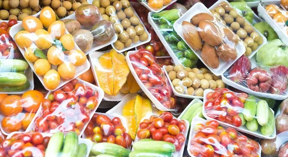 Avertisment: ambalajele din plastic reciclat pot elibera substanțe toxice în alimente