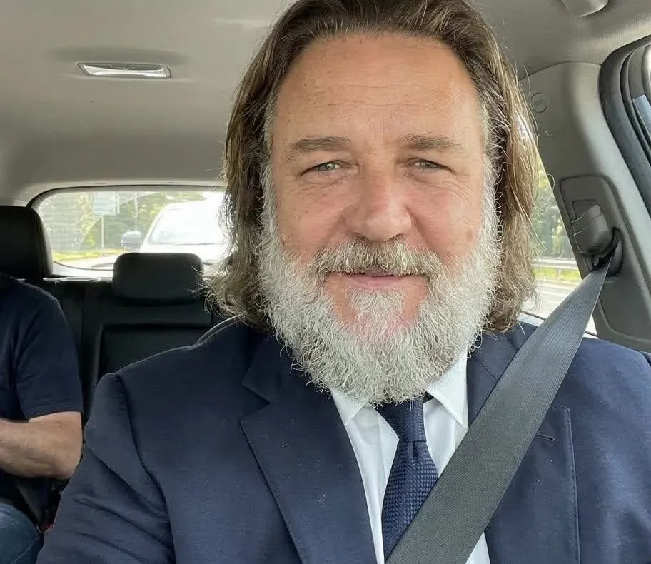 Russell Crowe vine pentru prima dată în România