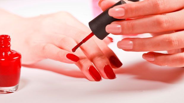 Ce este „Red Nail Theory” și de ce unghiile roșii atrag atenția bărbaților