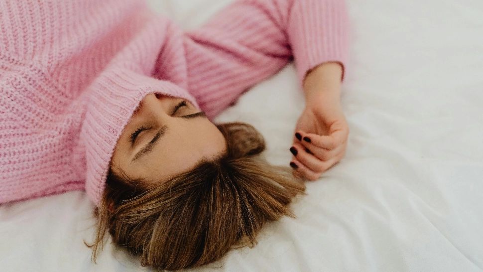 Ești o femeie căreia îi place să stea întinsă și să nu facă nimic? Iată de ce ți-ar putea aduce noroc, potrivit experților în Feng Shui