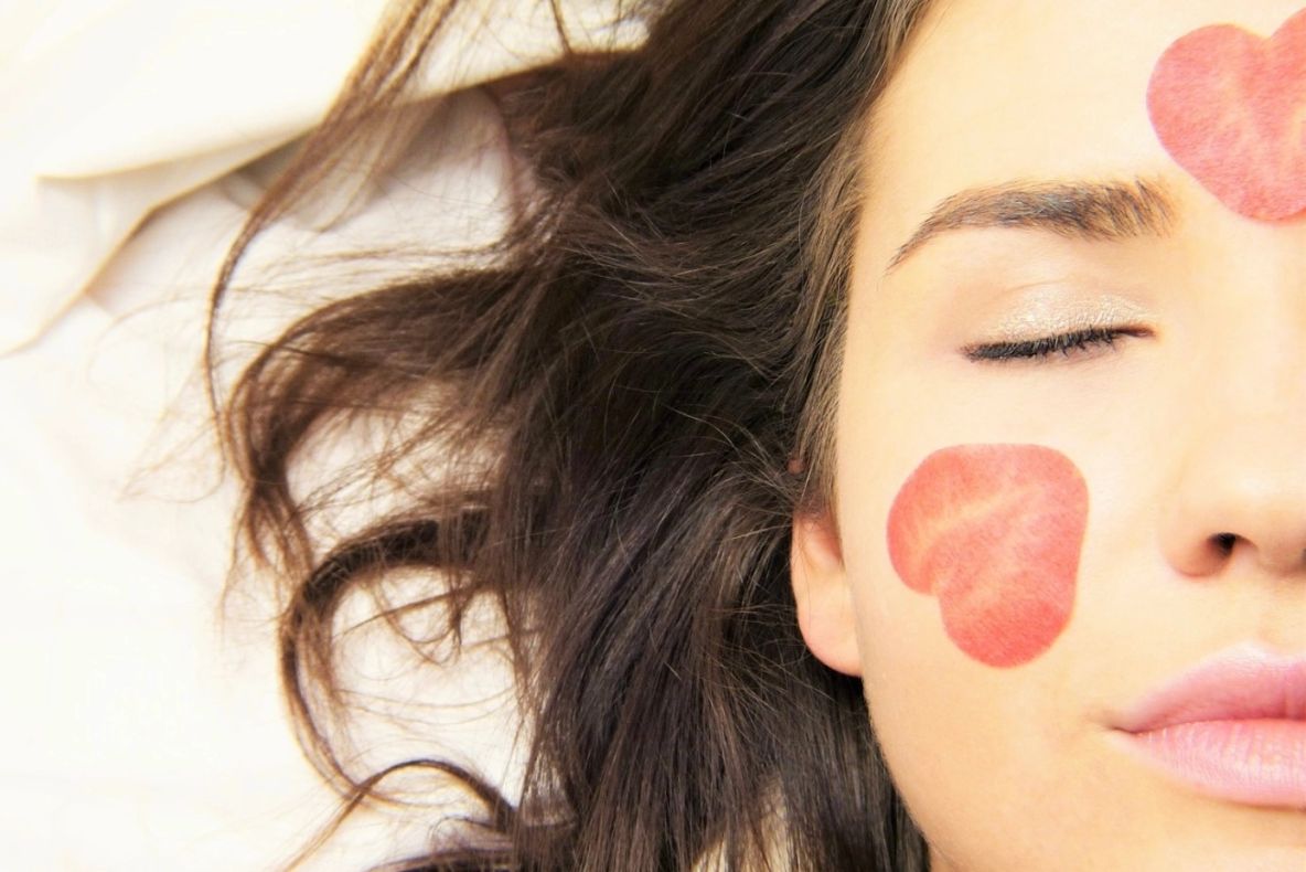 Dușurile tale sunt prea fierbinți? Iată temperatura ideală pentru a evita deteriorarea pielii, potrivit unui dermatolog