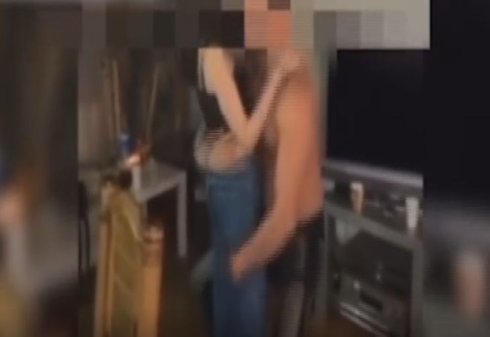 SCANDAL la liceul Jean Monnet: Profesorul de muzică, surprins când „preda”... striptease elevilor - Imagini incredibile