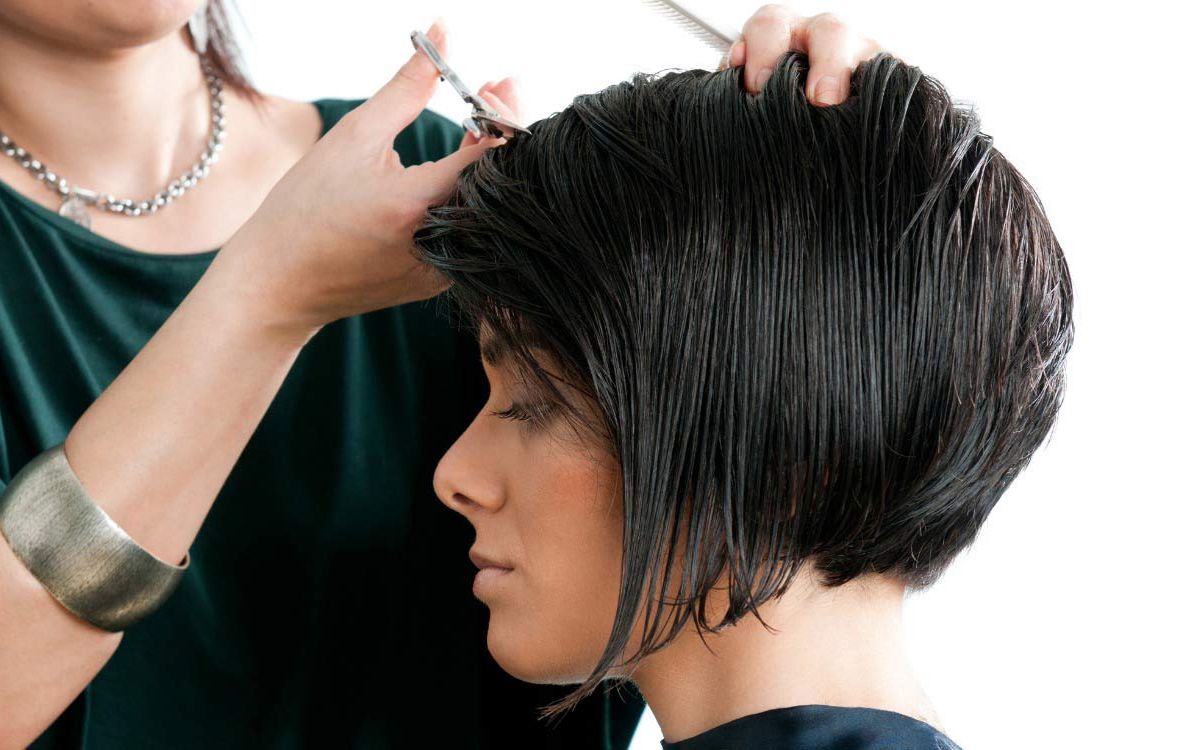 Cât de des ai nevoie de o tunsoare pentru un aspect perfect, în funcție de tipul tău de păr