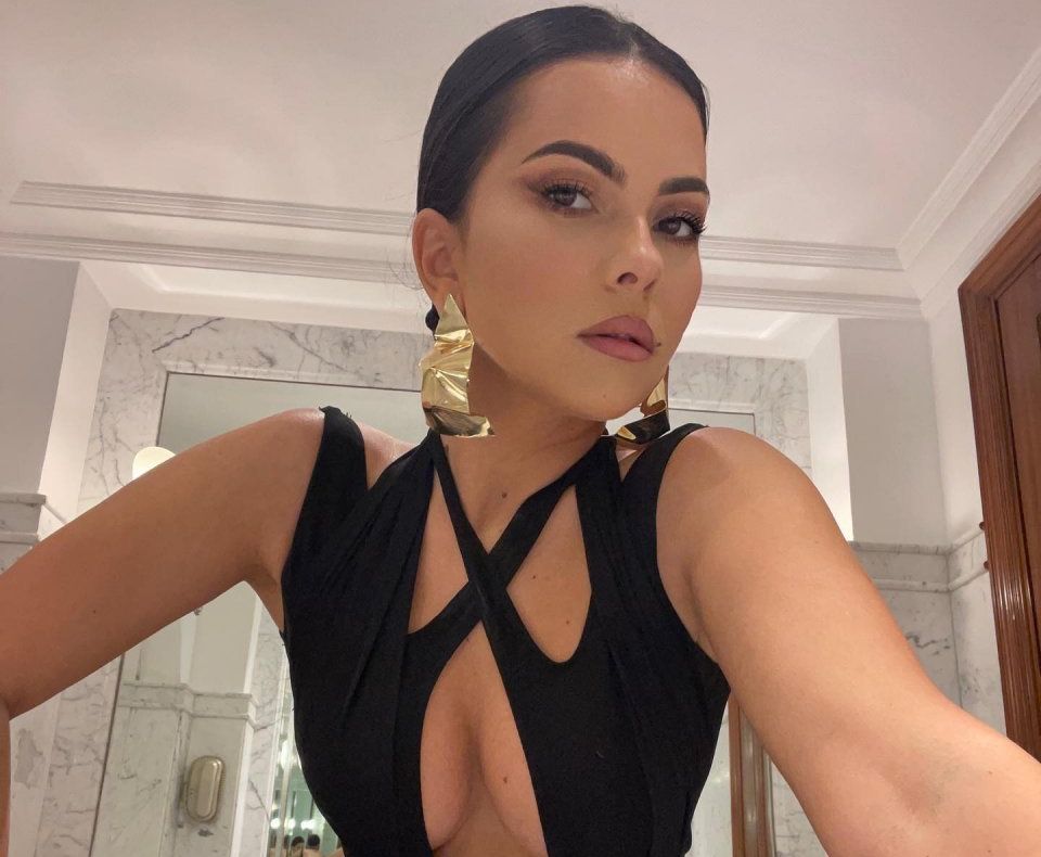 Inna, apariție incendiară într-un sutien cu ștrasuri argintii