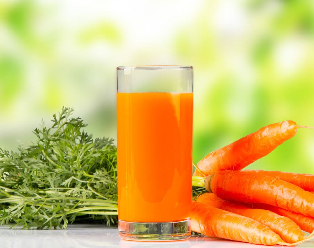 Iată ce se întâmplă în corpul tău dacă începi să bei suc de morcovi