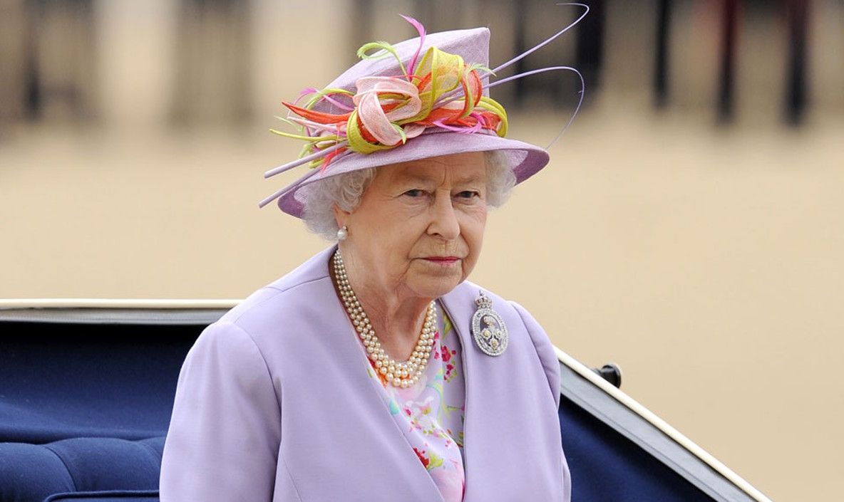 Regina Elisabeta a II-a a Marii Britanii a murit