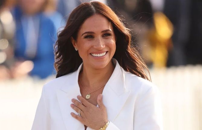 Apariția regală a lui Meghan Markle în Olanda, într-un costum alb Valentino