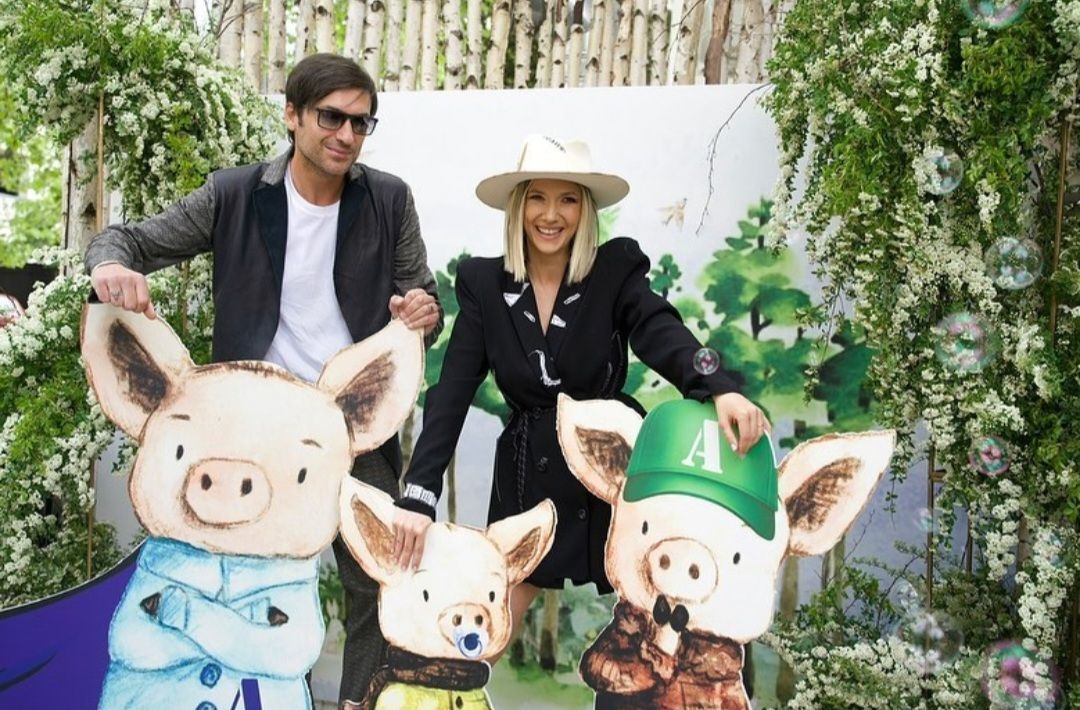 Adela Popescu și-a botezat mezinul! Imagini impresionante de la petrecere