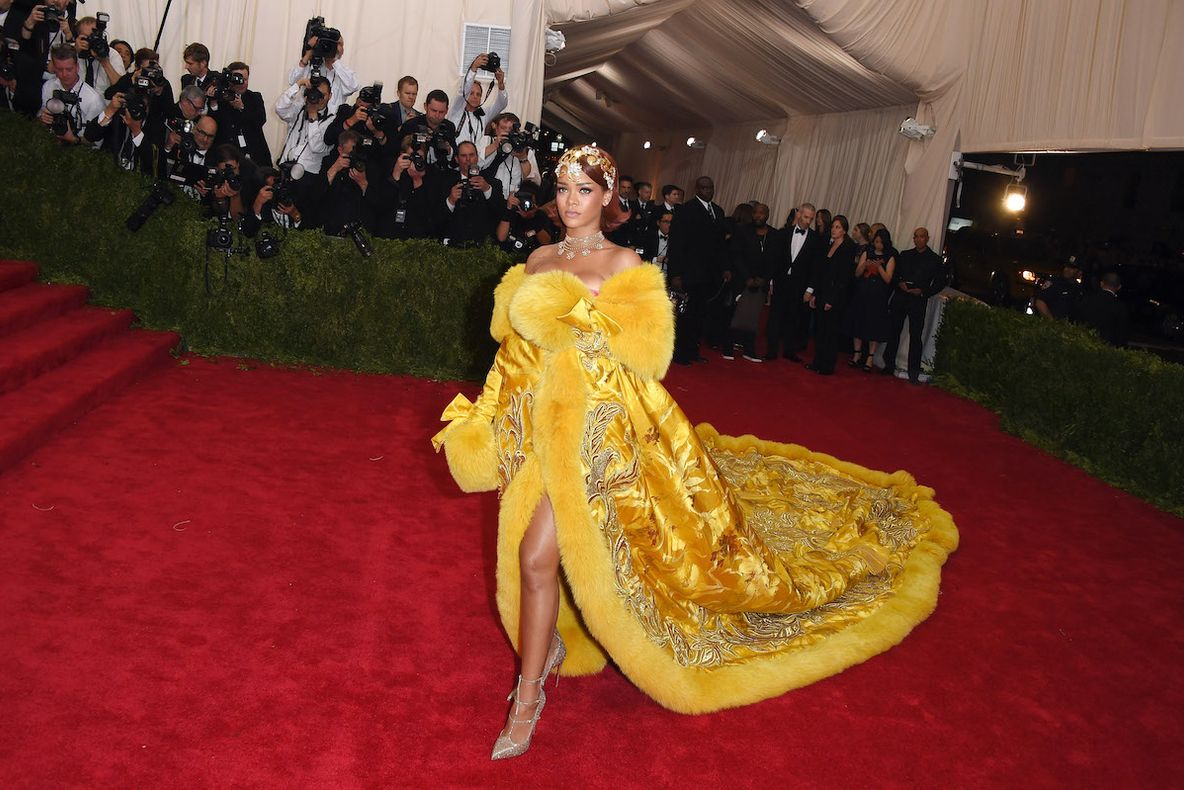 Rihanna a lipsit de la Met Gala 2022, dar a fost omagiată în stil grandios