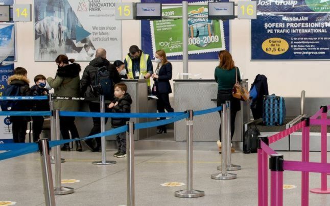 Aeroportul din România unde pasagerii nu mai trebuie să scoată lichidele şi electronicele din bagajul de mână