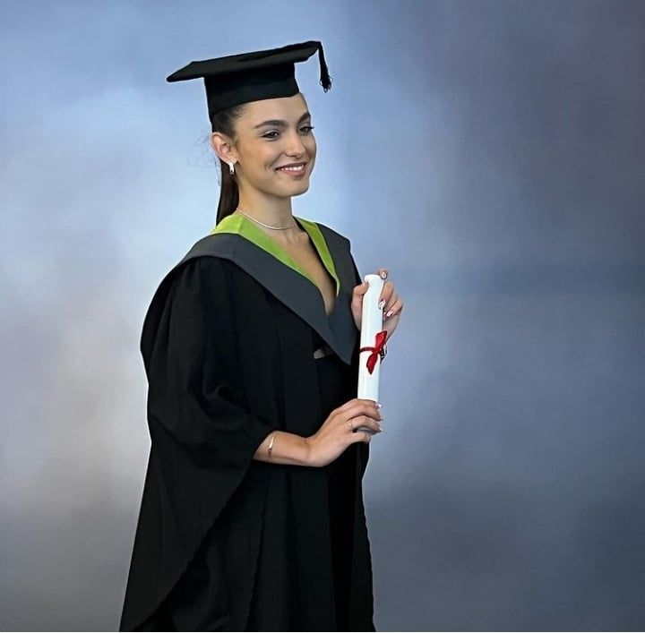 Alexia Eram, absolventa unei prestigioase facultăți din Anglia