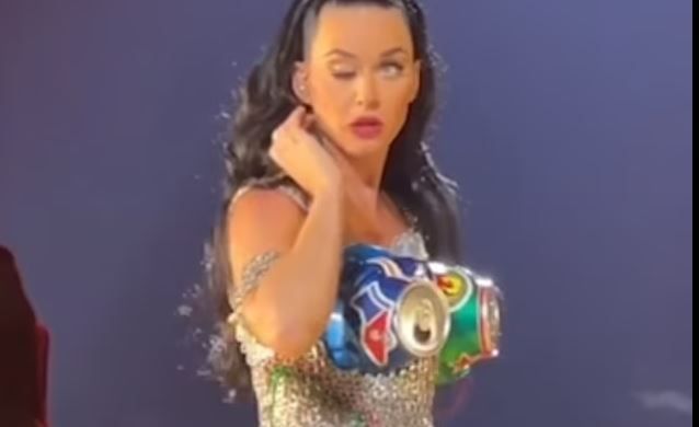 Katy Perry, virală după ce i-a căzut o pleoapă în timpul unui concert la Las Vegas