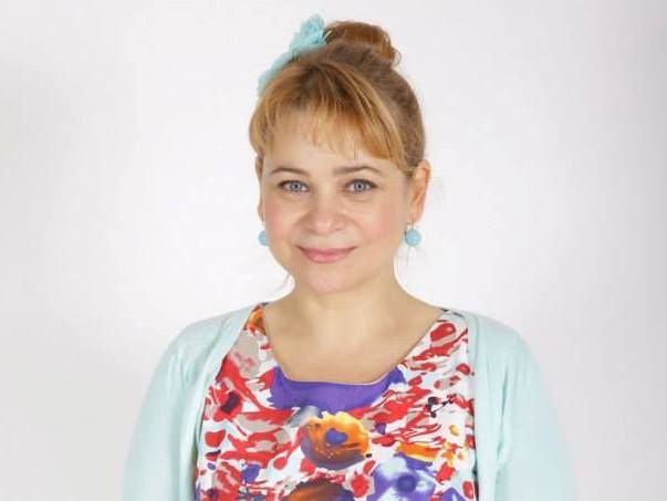 Anca Sigartău, transformare radicală pentru rolul ei din serialul „Lia – Soția soțului meu”. Are părul albastru