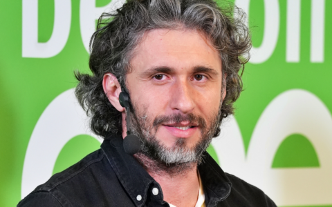 Afecțiunea de care suferă Dragoș Bucur și care i-a schimbat viața