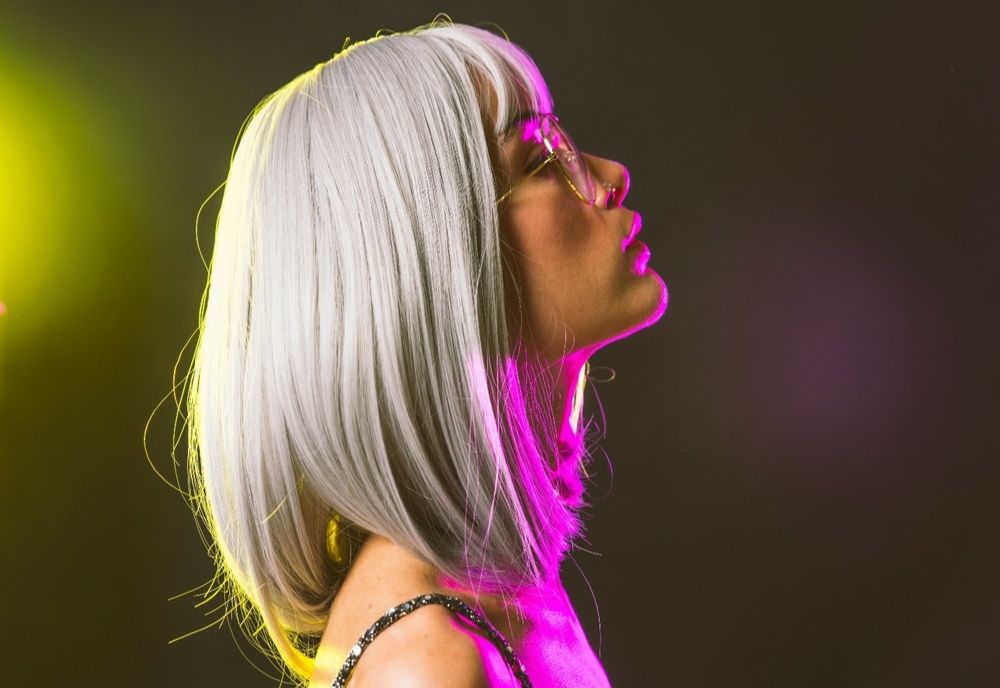 PĂRUL ALB: CUM SĂ FACI TRANZIȚIA CU SUCCES ATUNCI CÂND TE OPREȘTI DIN COLORAT?