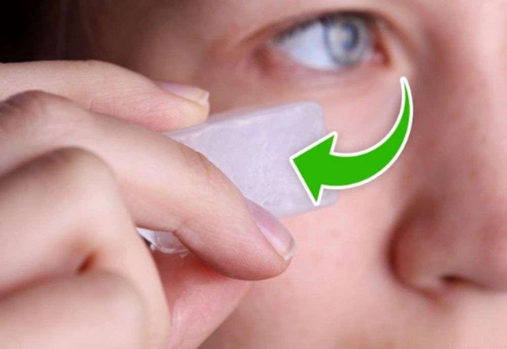 Ce se poate întâmpla cu pielea ta când freci gheață pe față în fiecare zi