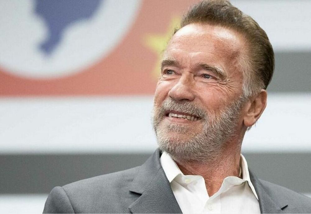 Arnold Schwarzenegger, de nerecunoscut într-un nou film de sărbători