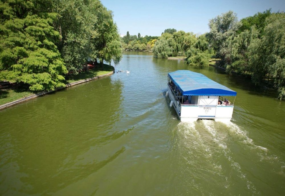 Plimbări gratuite cu vaporașul pe lacul IOR din București