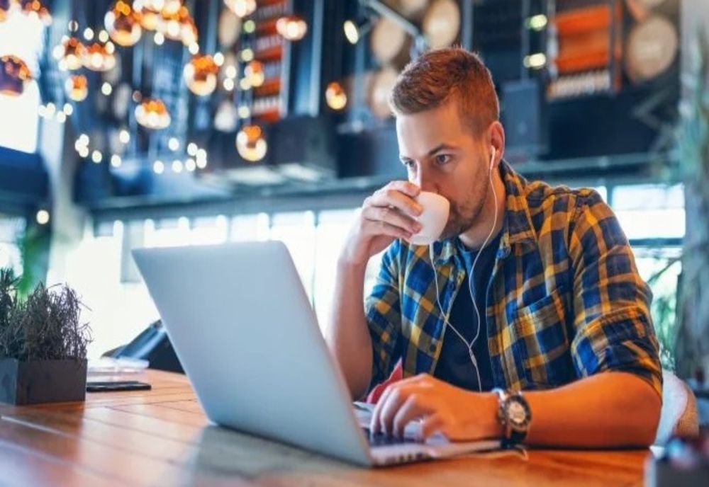 Nomazii digitali, interziși în cafenele