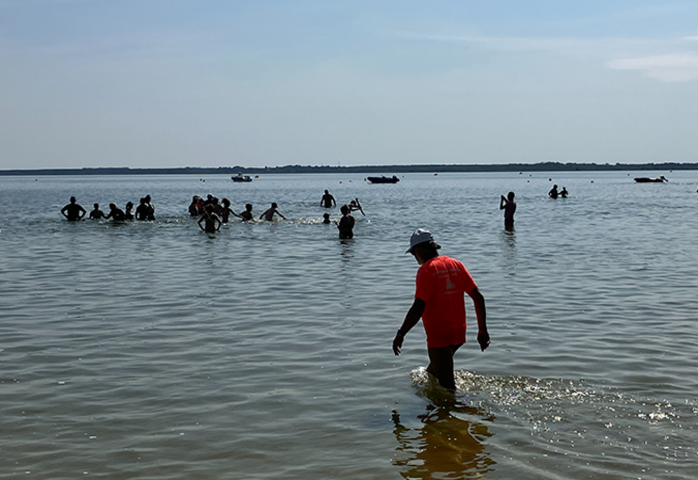 Plimbarea în apă de mare este benefică pentru sănătatea ta. Cum se practică?