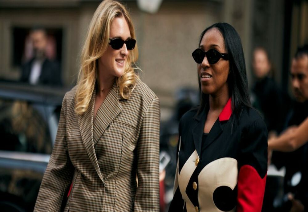 Cum să te îmbraci pentru un interviu de angajare? 3 idei de look de la un stilist