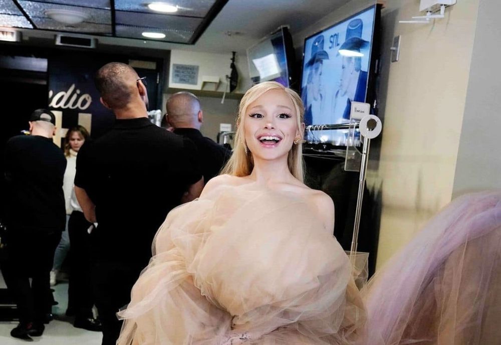 Ariana Grande, din ce în ce mai slabă. Fanii artistei sunt îngrijorați de noua sa înfățișare