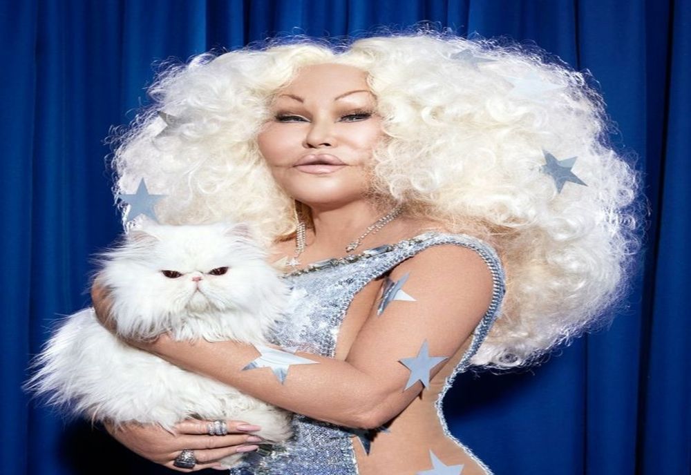 A murit „Catwoman”. Jocelyn Wildenstein avea 84 de ani și ajunsese cunoscută pentru operațiile estetice extreme