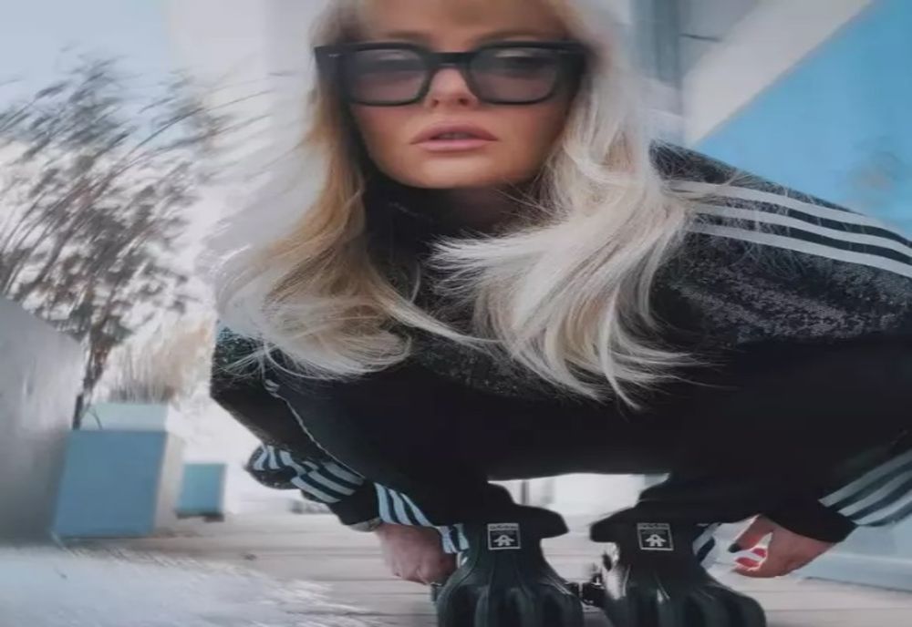 Delia, ținta ironiilor pe internet, din cauza încălțărilor de zăpadă cu degete