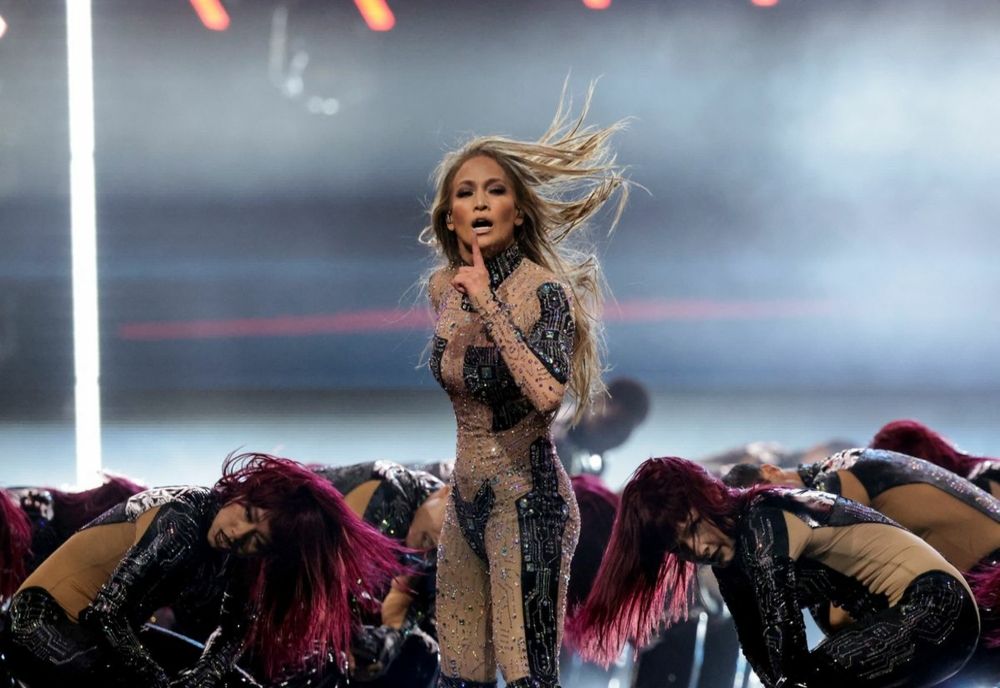 CE A SPUS JENNIFER LOPEZ DESPRE ROMÂNCE: „VREAU SĂ SPUN, SINCER, MĂ IDENTIFIC CU FEMEILE DIN ROMÂNIA”
