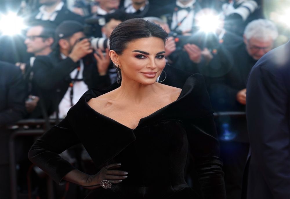 O româncă a strălucit pe covorul roșu de la Cannes