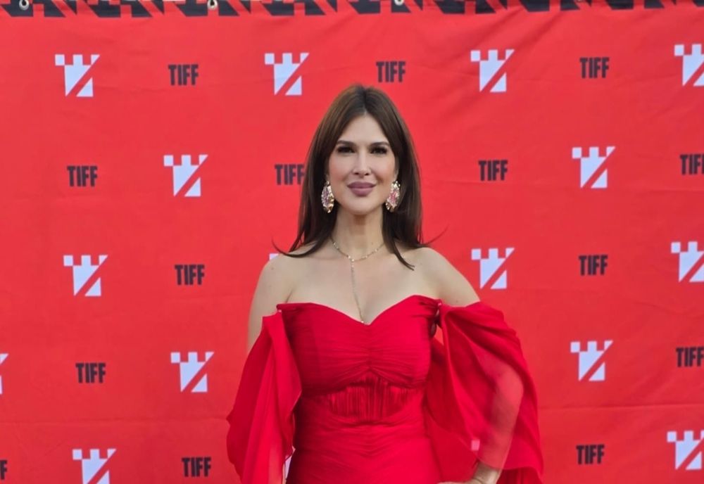 MONICA BÂRLĂDEANU, DIVINĂ PE COVORUL ROȘU DE LA TIFF