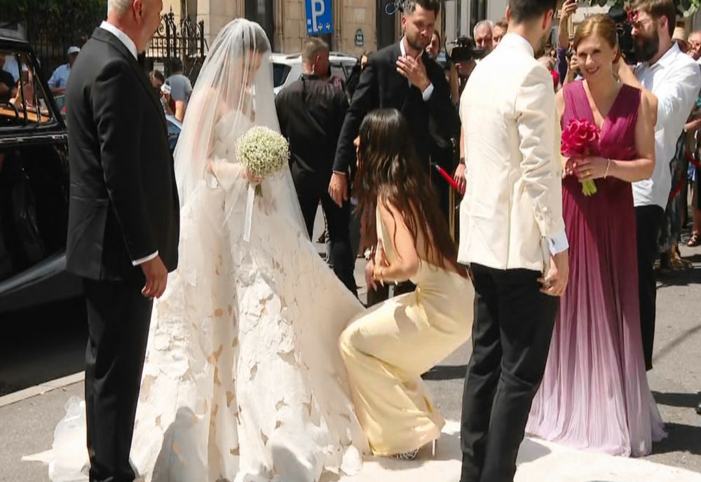 CÂT A COSTAT ROCHIA DE MIREASĂ A KIREI HAGI. A FOST ADUSĂ DE LA PARIS