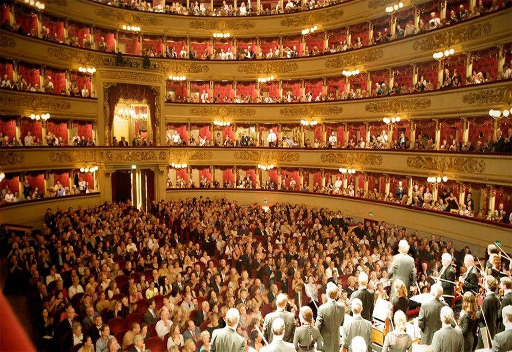 LA SCALA DIN MILANO IMPUNE DIN NOU REGULI STRICTE DE ȚINUTĂ