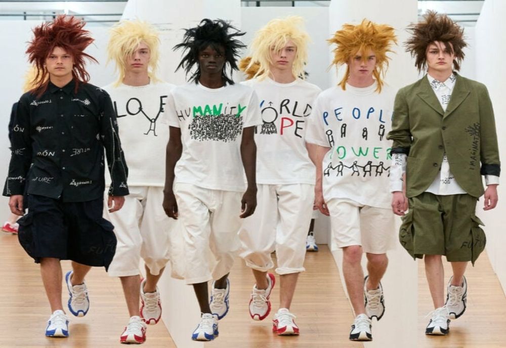 ARTISTUL DAN PERJOVSCHI, COLABORARE CU BRANDUL JAPONEZ COMME DES GARCONS: MODA DEVINE MANIFEST