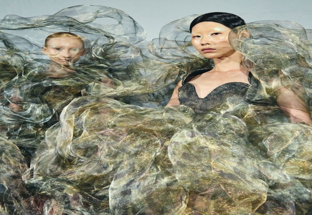 CUM ARATĂ ROCHIA CONFECȚIONATĂ DIN 125 DE MILIOANE DE ALGE BIOLUMINESCENTE