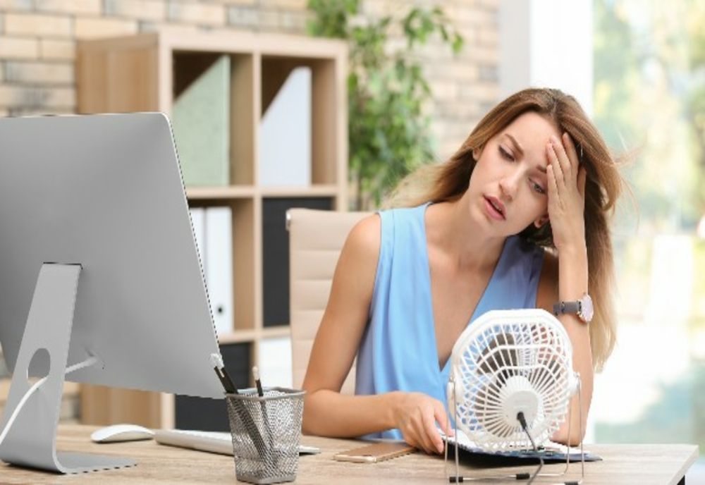 CUM SĂ MENȚII PRODUCTIVITATEA LA BIROU ÎN PERIOADELE DE CĂLDURĂ EXTREMĂ